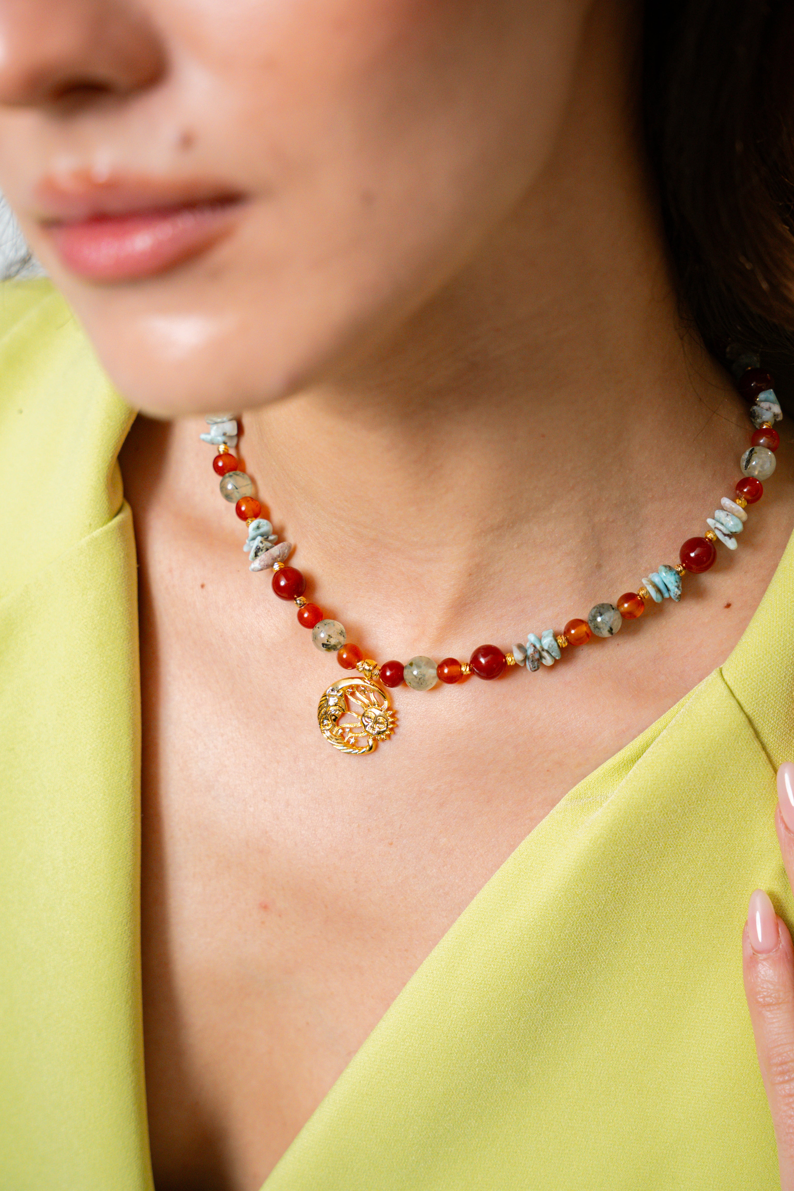 Işık ve gölge kolye